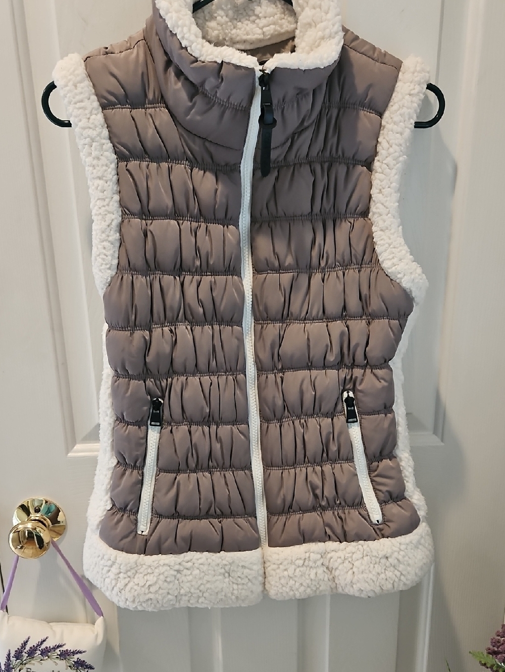 Calvin Klein Cream Sherpa-Trim Quilted Vest